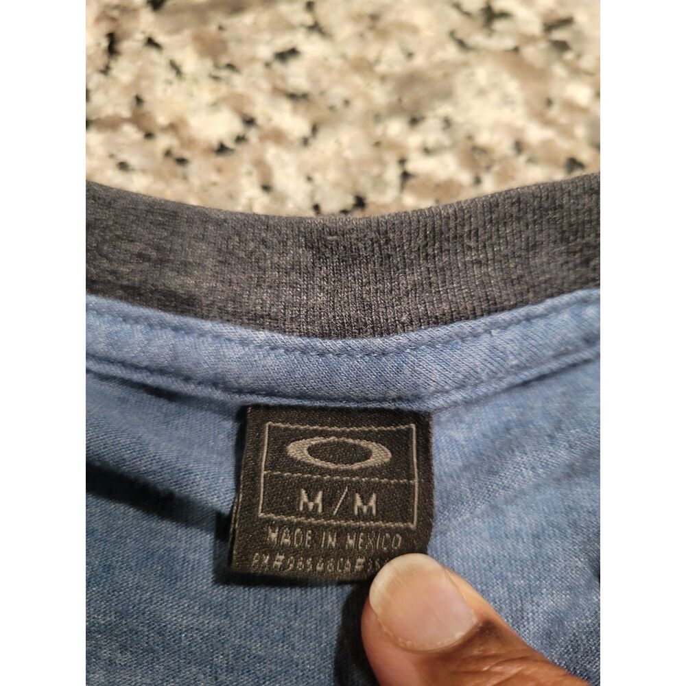 Oakley Shirt Mens M Henley Short Sleeve Two Tone Blue Gray Embroidered Logo - Picture 3 of 4